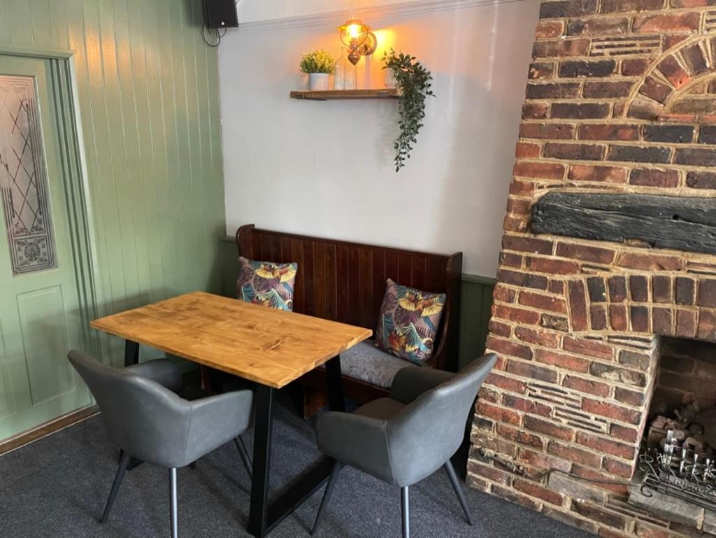 The Pheasant Inn Dunstable Exterior photo